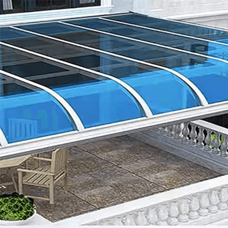 Tại sao nên thi công mái che sân thượng bằng tấm poly?