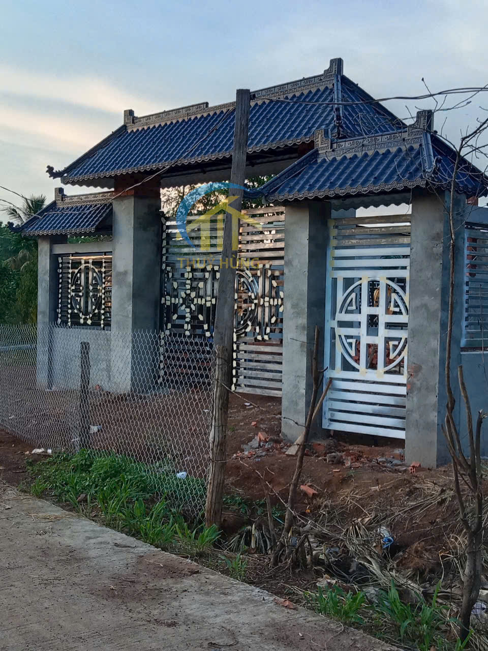 Mẫu cổng sử dụng ngói nhựa âm dương