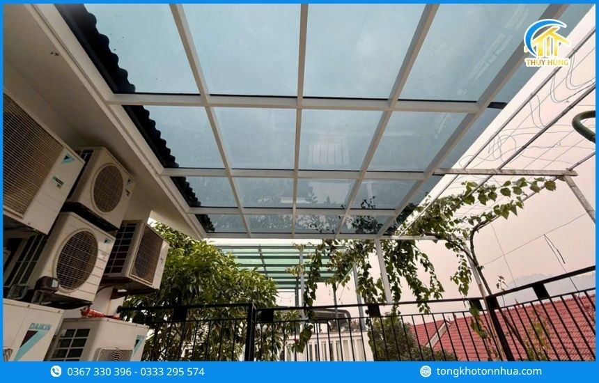 Những điều cần tránh khi vệ sinh mái truyền sáng