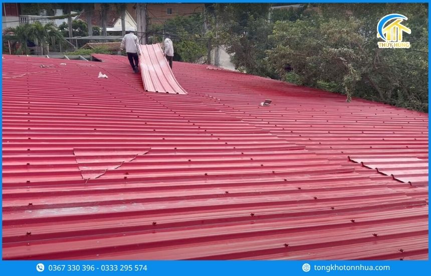 Những loại vật liệu mái nào có khả năng giữ màu tốt?