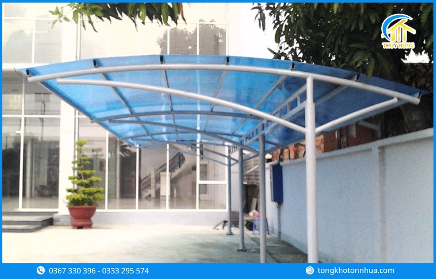 Những ưu điểm nổi bật của tôn nhựa Poly trong công trình hiện đại
