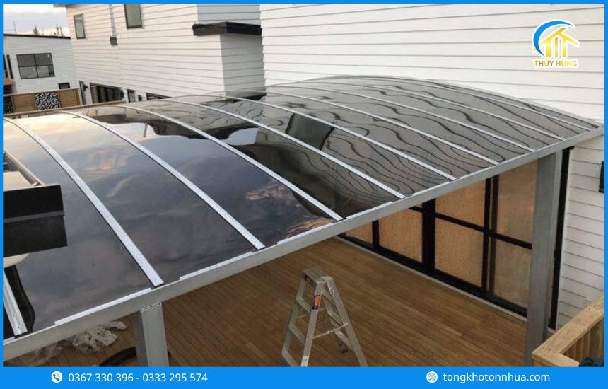 Những yếu tố ảnh hưởng đến chi phí làm mái che 