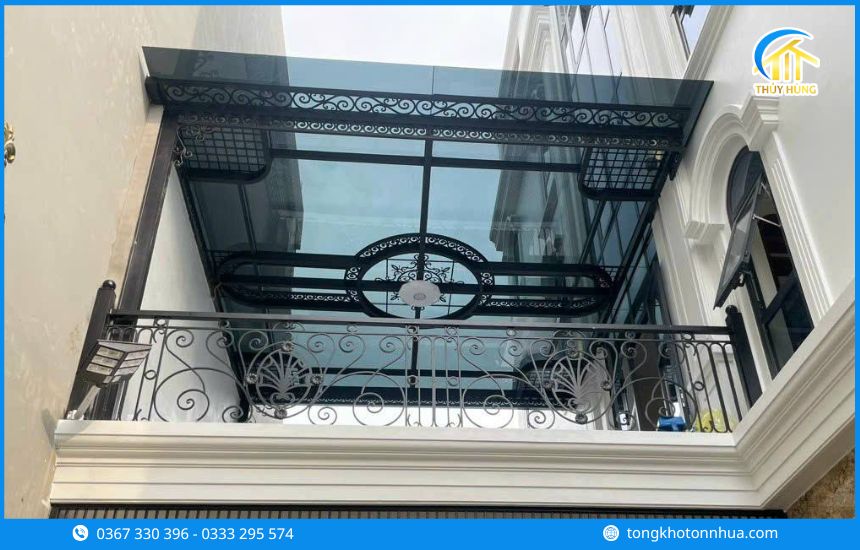Tôn nhựa Polycarbonate - Vật liệu lấy sáng bền bỉ cho công trình ngoài trời