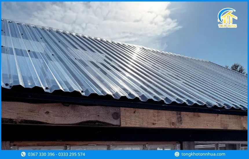 Ứng dụng thực tế của tôn nhựa Phường Long Hương