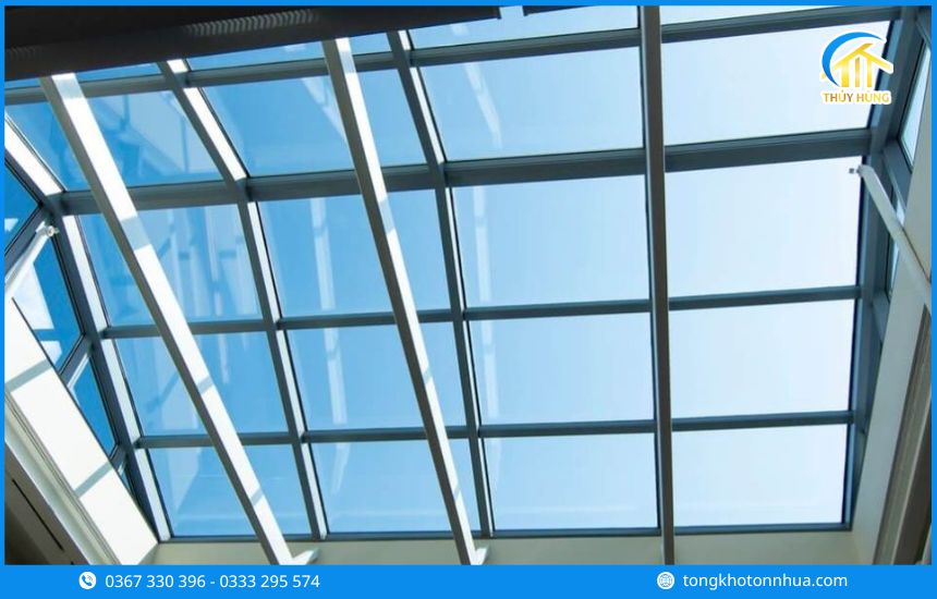 Ưu điểm khi sử dụng tôn lấy sáng cho hành lang và mái hiên