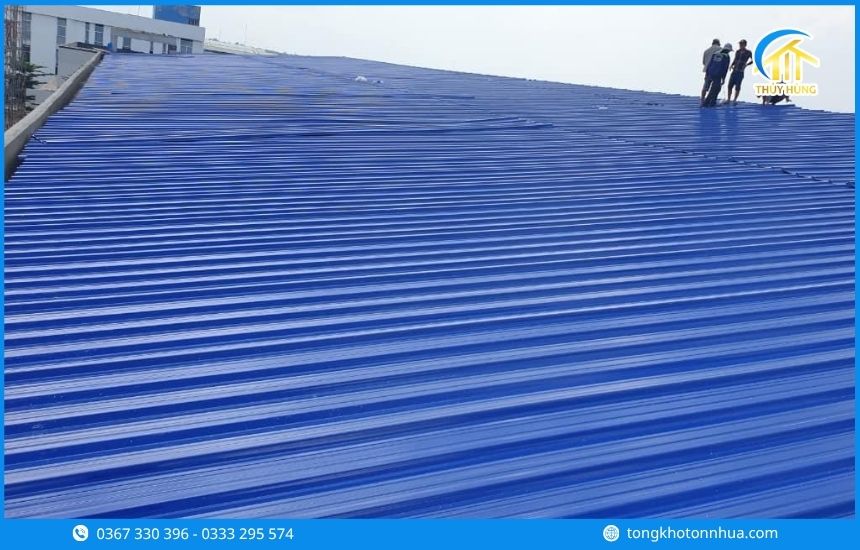 Ưu điểm nổi bật của tôn nhựa ASA trong lợp mái